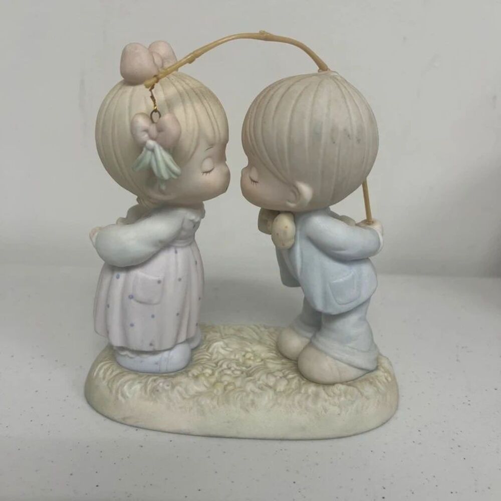 Precious moment, figurine